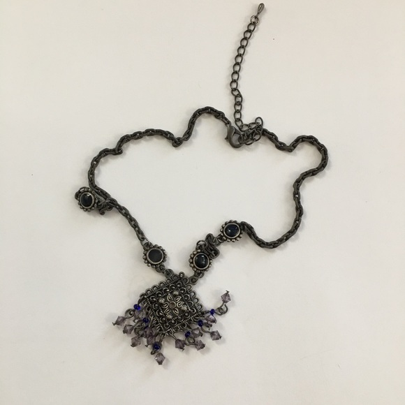 Oxidized metal onyx & crystal necklace - Picture 3 of 5